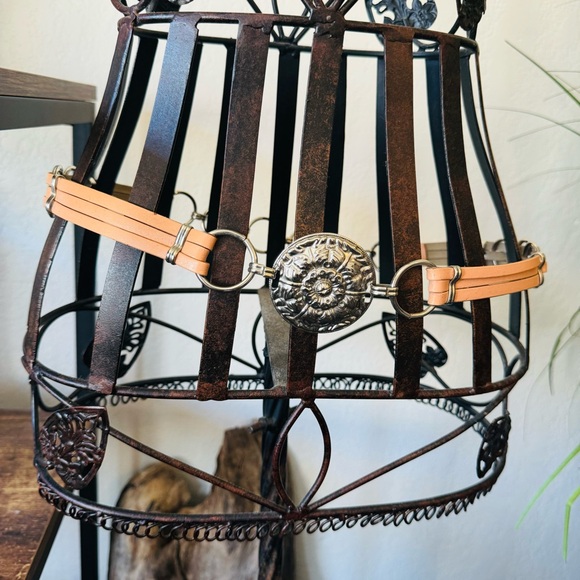 Leather and chain belt - Picture 6 of 7